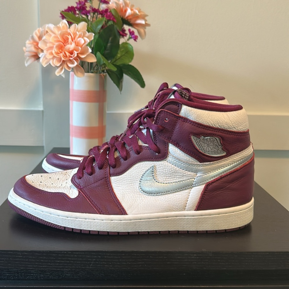 Jordan 1 Retro High OG Bordeaux - Picture 3 of 6